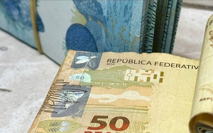 C&eacute;dulas de cinquenta reais