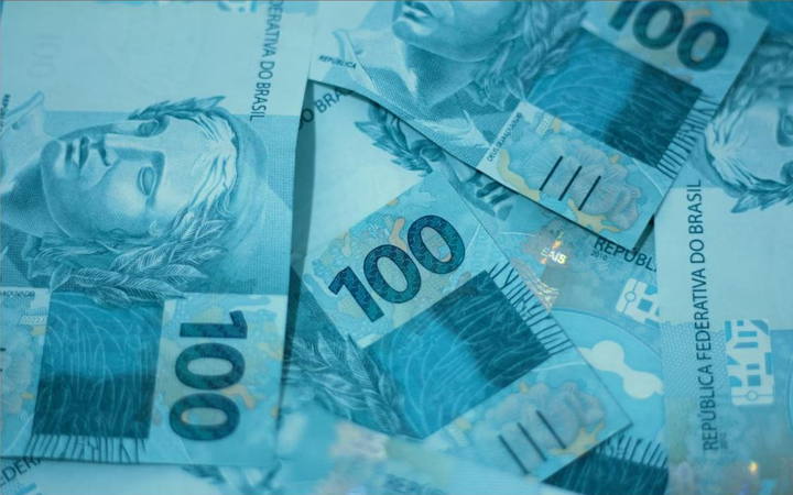 Notas de cem reais